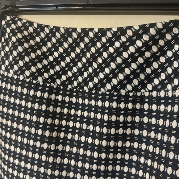 Black and Cream Ann Taylor Loft Short Skirt - Size 6 - Picture 3 of 9